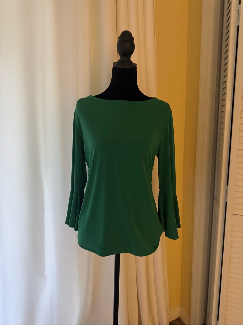 Women’s Green Bell-Sleeve Boatneck Blouse
